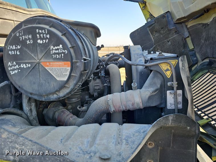 image for item DK0674 2008 International  DuraStar 4400 truck cab and chassis