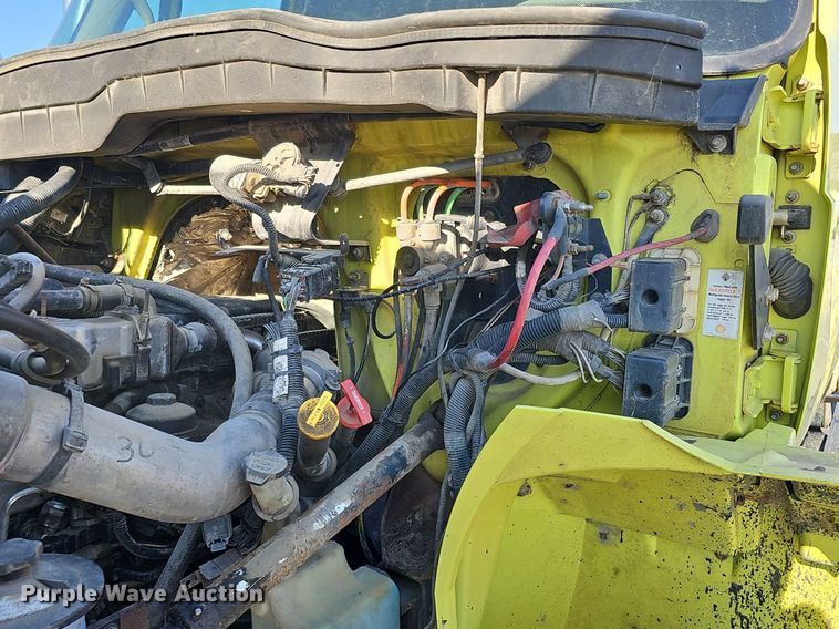 image for item DK0674 2008 International  DuraStar 4400 truck cab and chassis