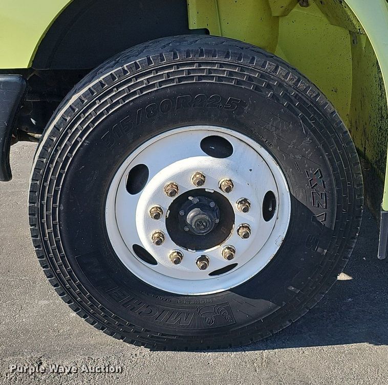 image for item DK0674 2008 International  DuraStar 4400 truck cab and chassis