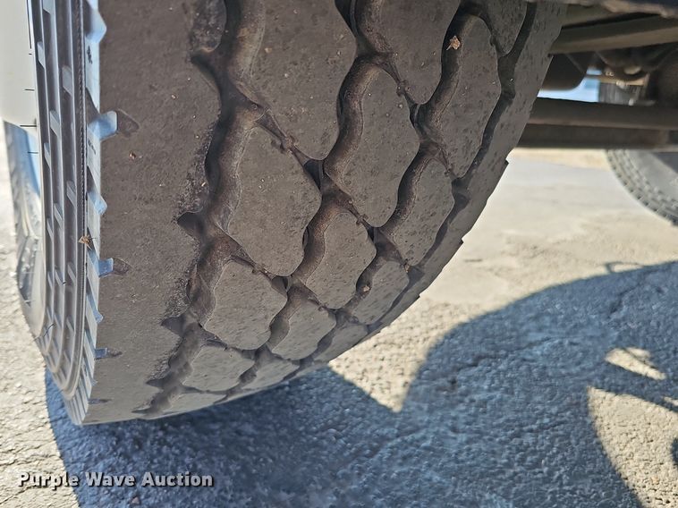 image for item DK0674 2008 International  DuraStar 4400 truck cab and chassis