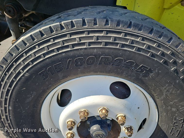 image for item DK0674 2008 International  DuraStar 4400 truck cab and chassis