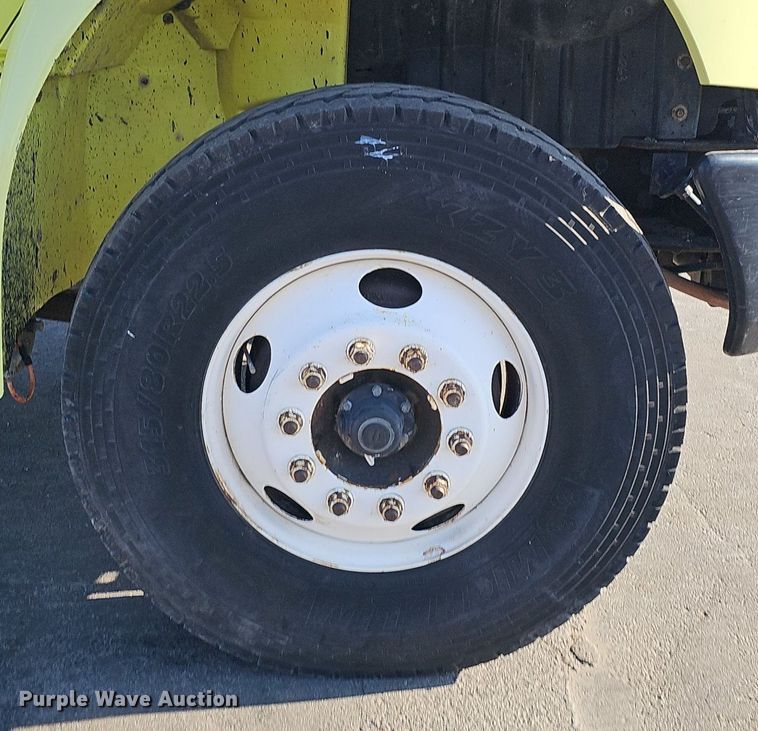 image for item DK0674 2008 International  DuraStar 4400 truck cab and chassis