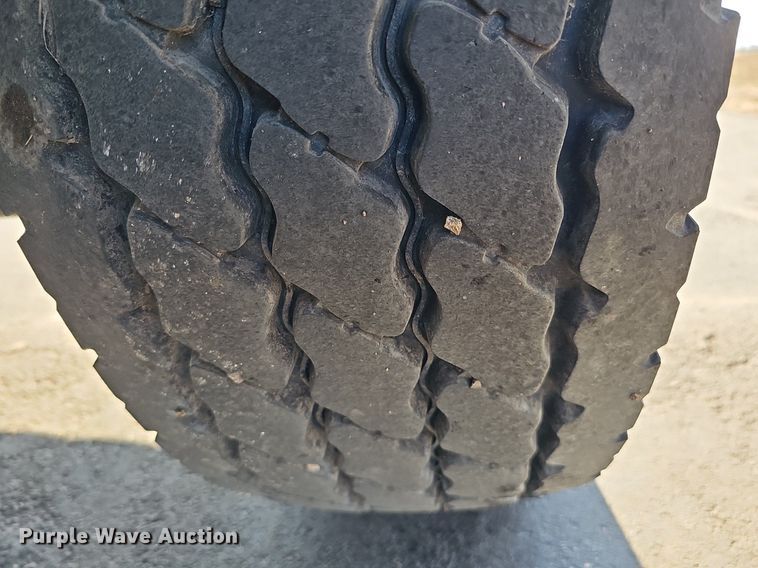 image for item DK0674 2008 International  DuraStar 4400 truck cab and chassis