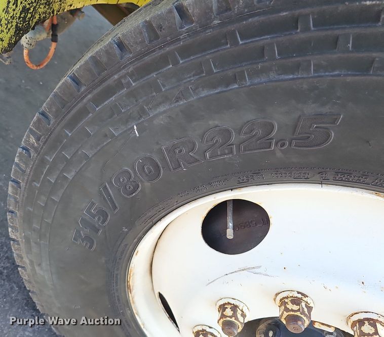 image for item DK0674 2008 International  DuraStar 4400 truck cab and chassis