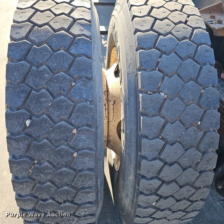 image for item DK0674 2008 International  DuraStar 4400 truck cab and chassis