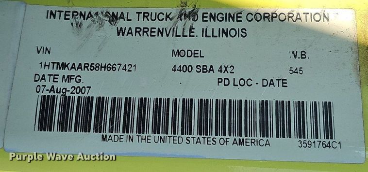 image for item DK0674 2008 International  DuraStar 4400 truck cab and chassis