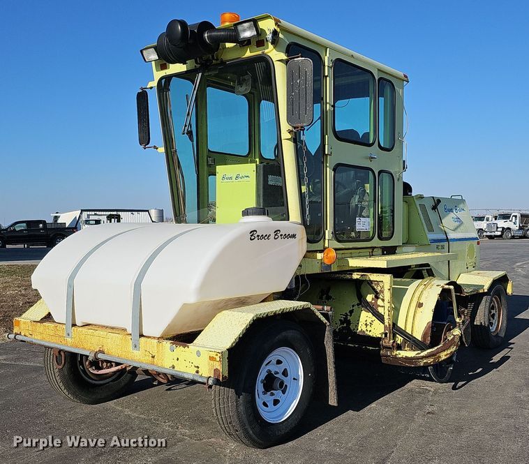 image for item DK0677 2002 Broce Broom RC350 broom