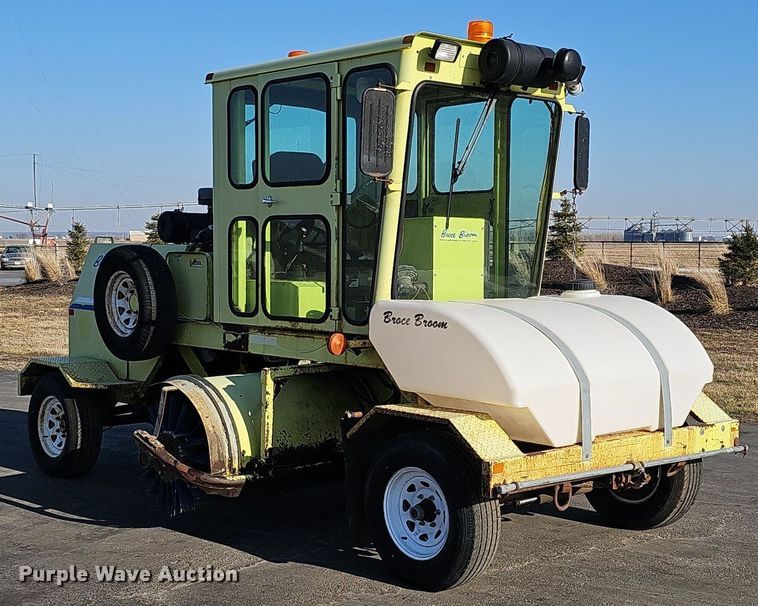 image for item DK0677 2002 Broce Broom RC350 broom