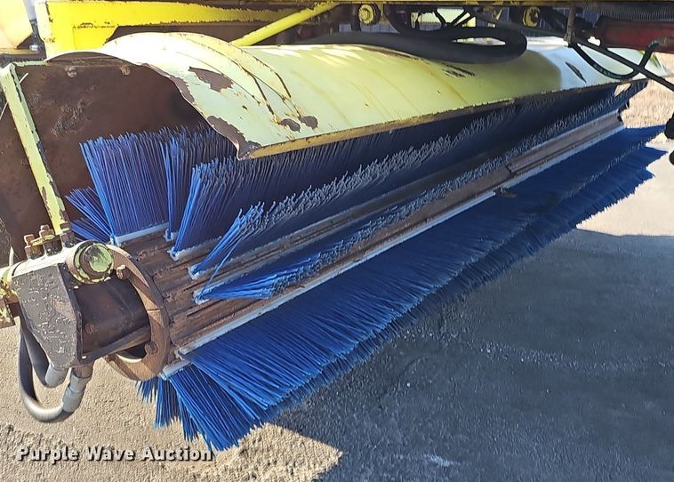 image for item DK0677 2002 Broce Broom RC350 broom