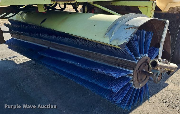 image for item DK0677 2002 Broce Broom RC350 broom