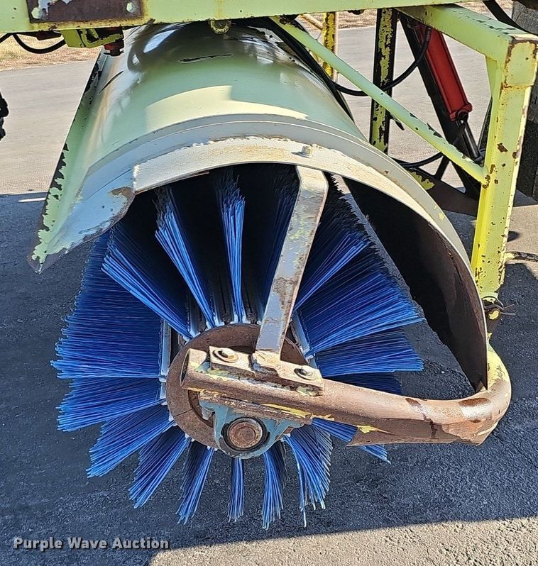 image for item DK0677 2002 Broce Broom RC350 broom