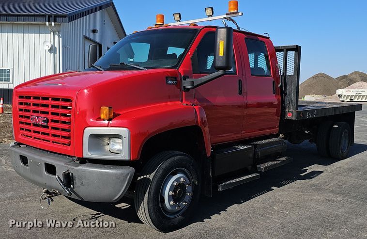 image for item DK0695 2003 GMC C6500 flatbed truck