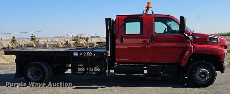 image for item DK0695 2003 GMC C6500 flatbed truck