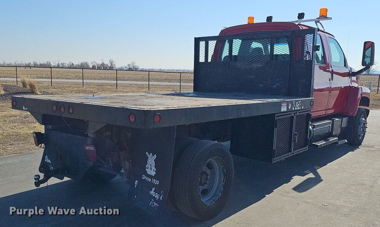 image for item DK0695 2003 GMC C6500 flatbed truck