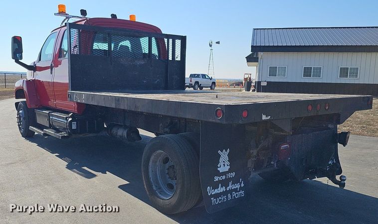 image for item DK0695 2003 GMC C6500 flatbed truck