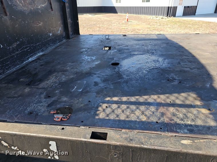 image for item DK0695 2003 GMC C6500 flatbed truck