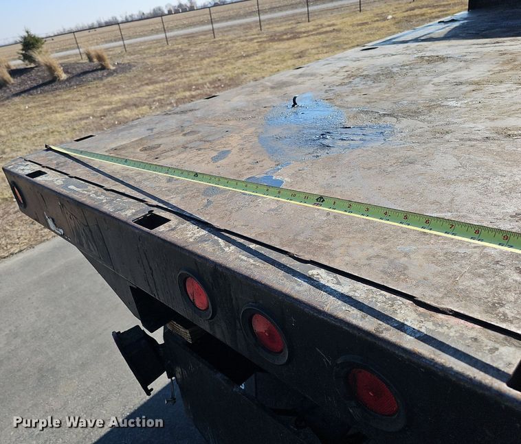 image for item DK0695 2003 GMC C6500 flatbed truck