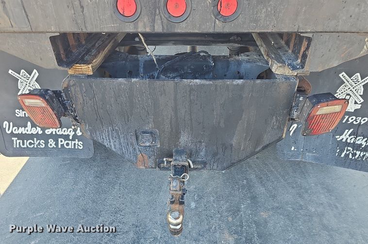 image for item DK0695 2003 GMC C6500 flatbed truck