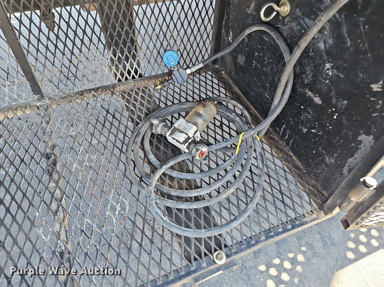 image for item DK0695 2003 GMC C6500 flatbed truck