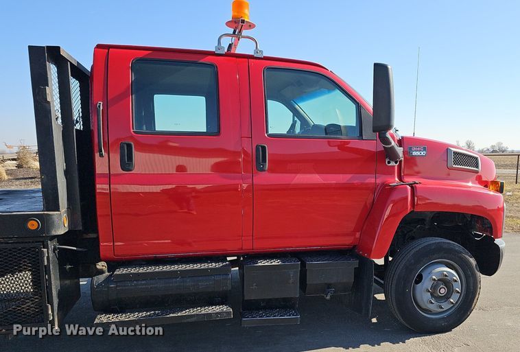 image for item DK0695 2003 GMC C6500 flatbed truck