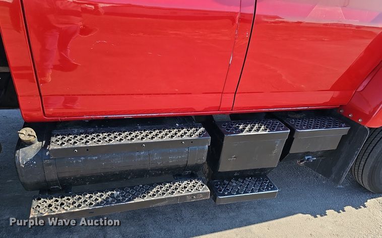 image for item DK0695 2003 GMC C6500 flatbed truck