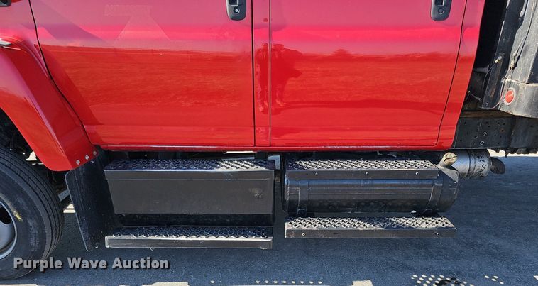 image for item DK0695 2003 GMC C6500 flatbed truck