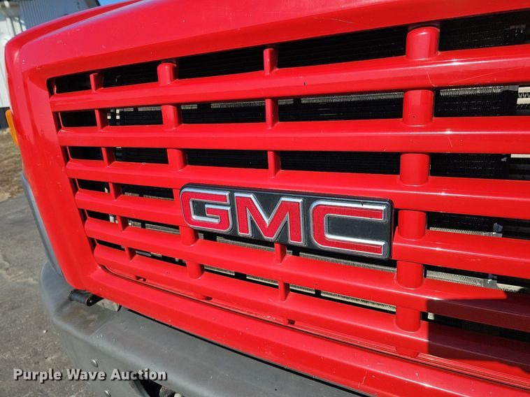 image for item DK0695 2003 GMC C6500 flatbed truck