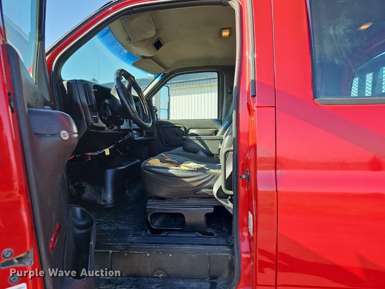 image for item DK0695 2003 GMC C6500 flatbed truck