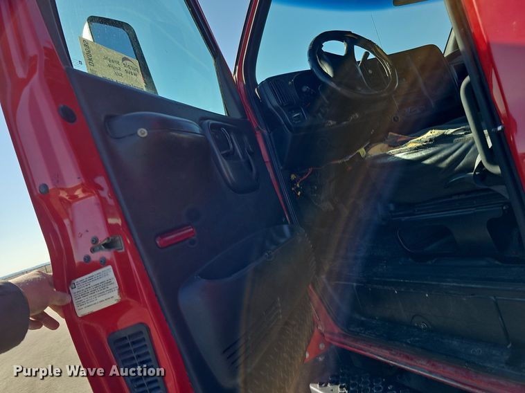 image for item DK0695 2003 GMC C6500 flatbed truck