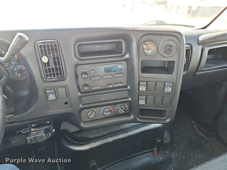 image for item DK0695 2003 GMC C6500 flatbed truck