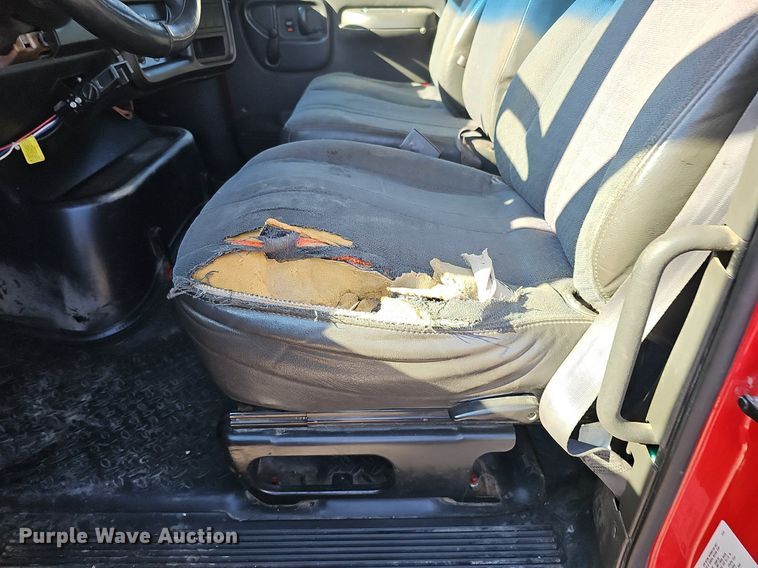 image for item DK0695 2003 GMC C6500 flatbed truck