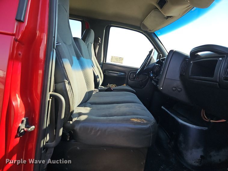 image for item DK0695 2003 GMC C6500 flatbed truck