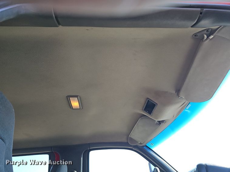 image for item DK0695 2003 GMC C6500 flatbed truck