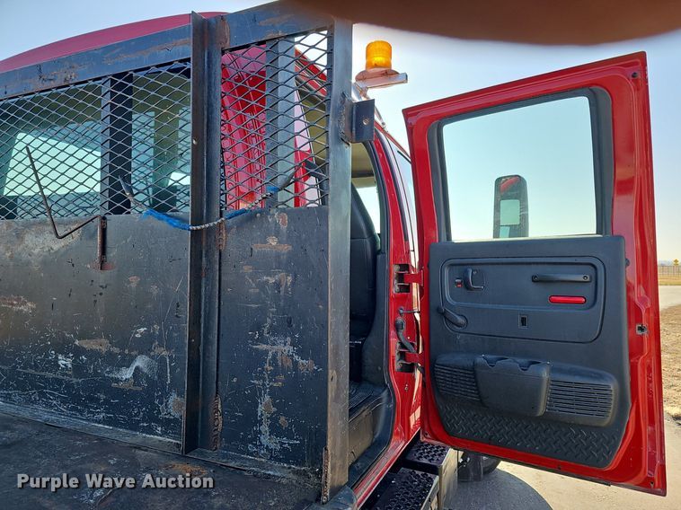 image for item DK0695 2003 GMC C6500 flatbed truck