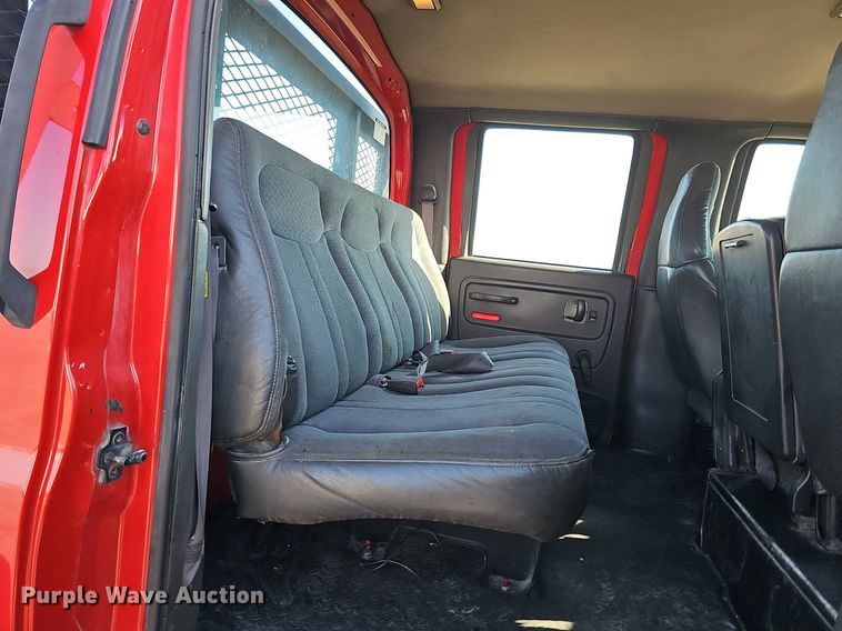 image for item DK0695 2003 GMC C6500 flatbed truck