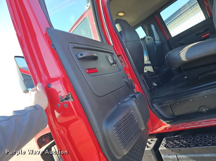 image for item DK0695 2003 GMC C6500 flatbed truck