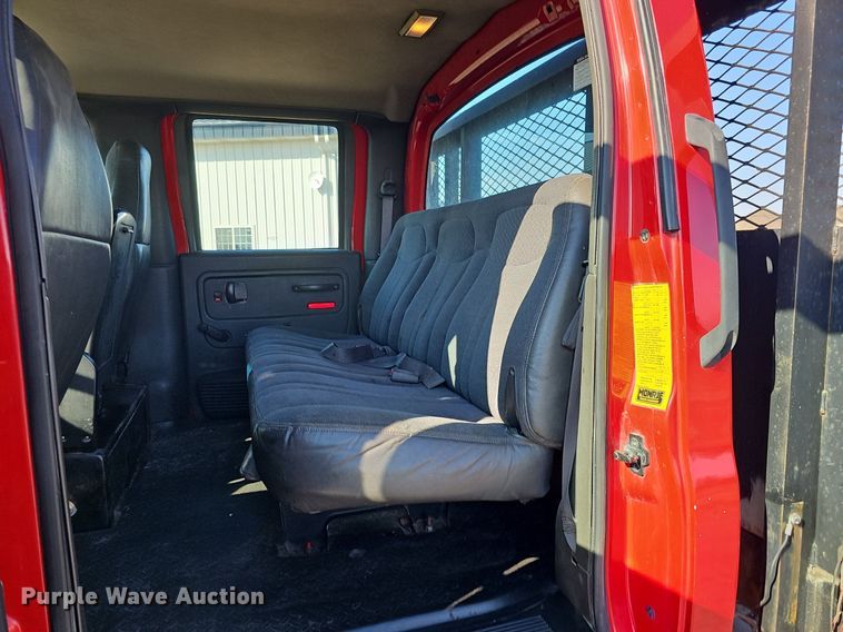 image for item DK0695 2003 GMC C6500 flatbed truck