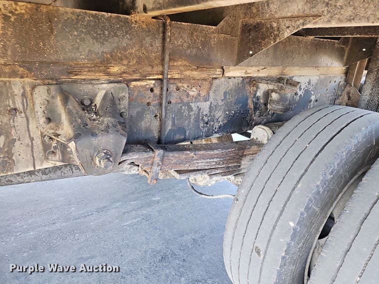 image for item DK0695 2003 GMC C6500 flatbed truck