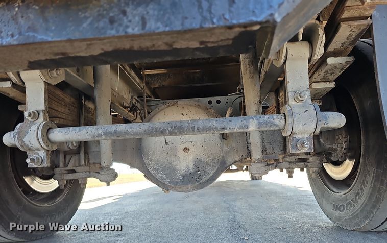 image for item DK0695 2003 GMC C6500 flatbed truck