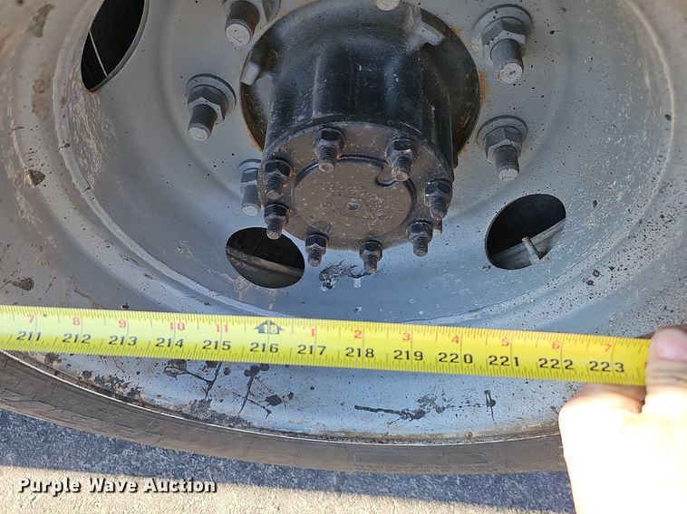 image for item DK0695 2003 GMC C6500 flatbed truck