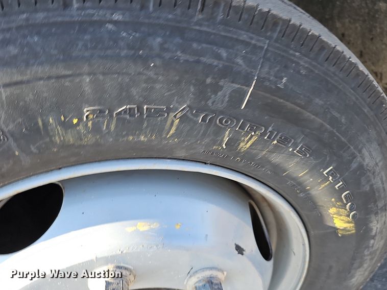 image for item DK0695 2003 GMC C6500 flatbed truck