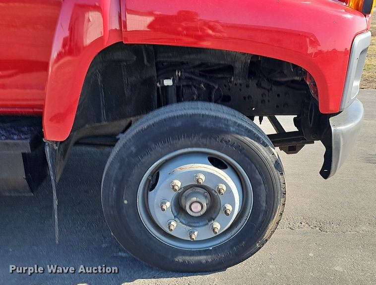 image for item DK0695 2003 GMC C6500 flatbed truck