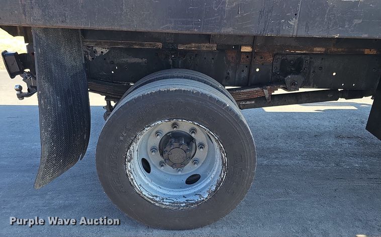 image for item DK0695 2003 GMC C6500 flatbed truck