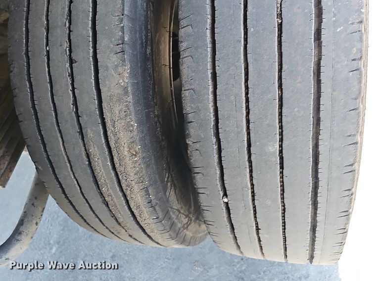 image for item DK0695 2003 GMC C6500 flatbed truck