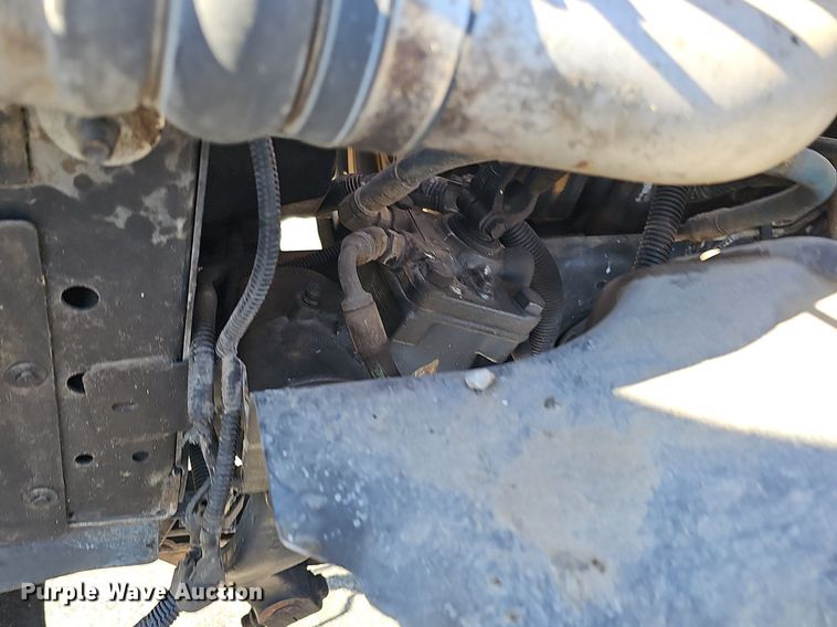 image for item DK0695 2003 GMC C6500 flatbed truck