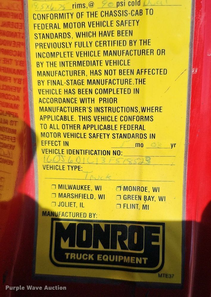 image for item DK0695 2003 GMC C6500 flatbed truck