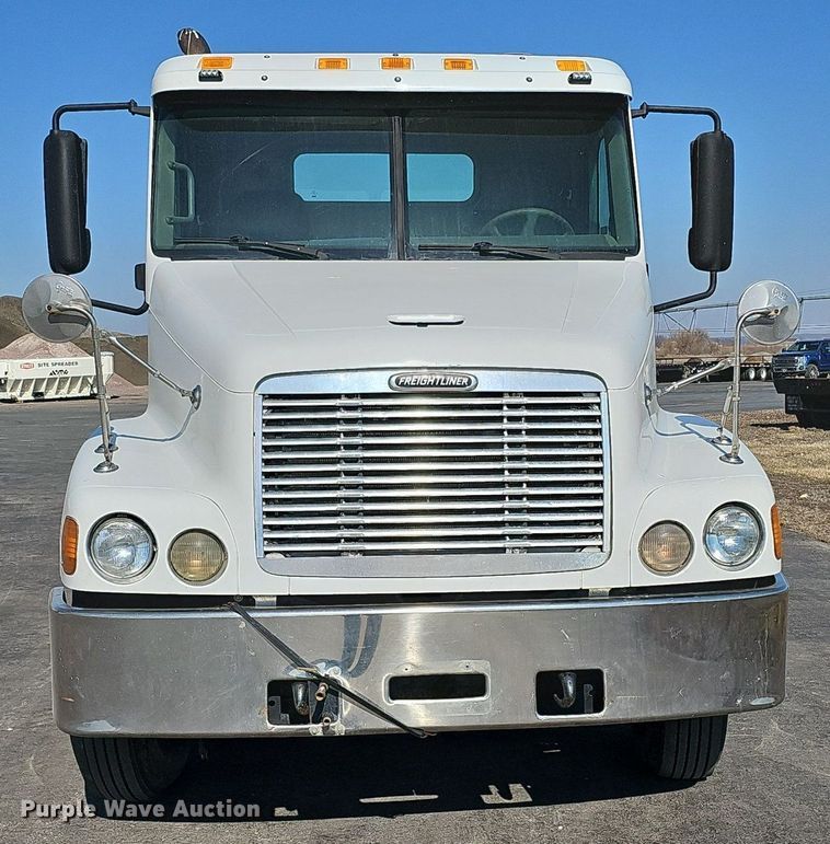 image for item DK0696 2000 Freightliner FLC112 truck cab and chassis