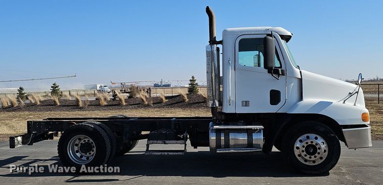 image for item DK0696 2000 Freightliner FLC112 truck cab and chassis