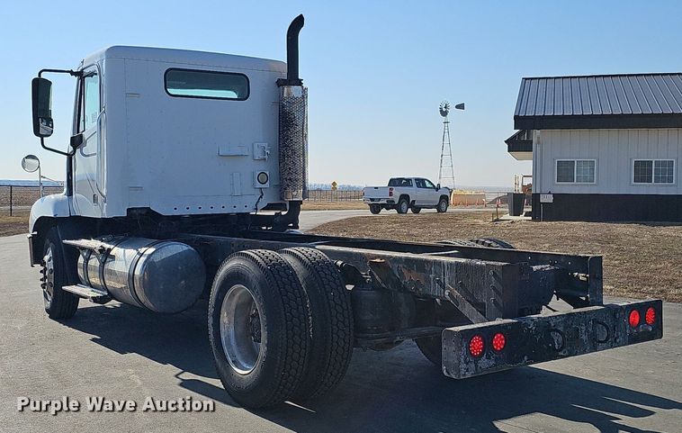 image for item DK0696 2000 Freightliner FLC112 truck cab and chassis