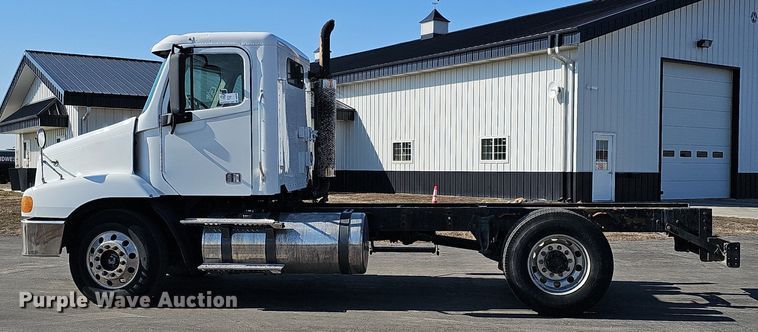 image for item DK0696 2000 Freightliner FLC112 truck cab and chassis